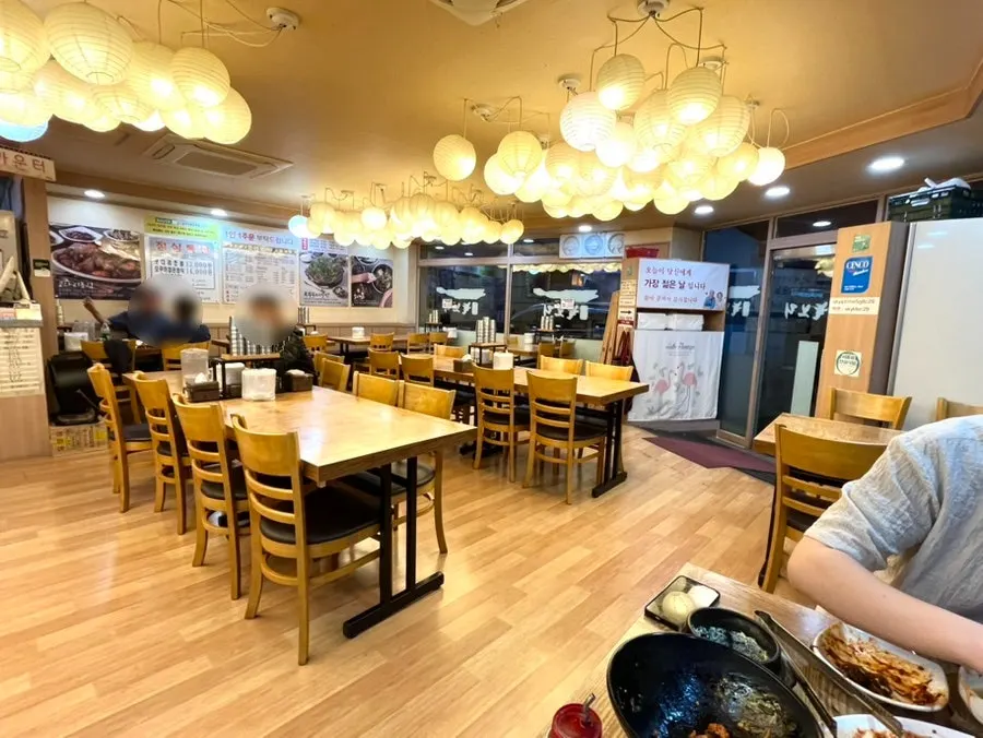 Interior of Sangdo Neulbori Bongcheon Station Branch on a weekday evening