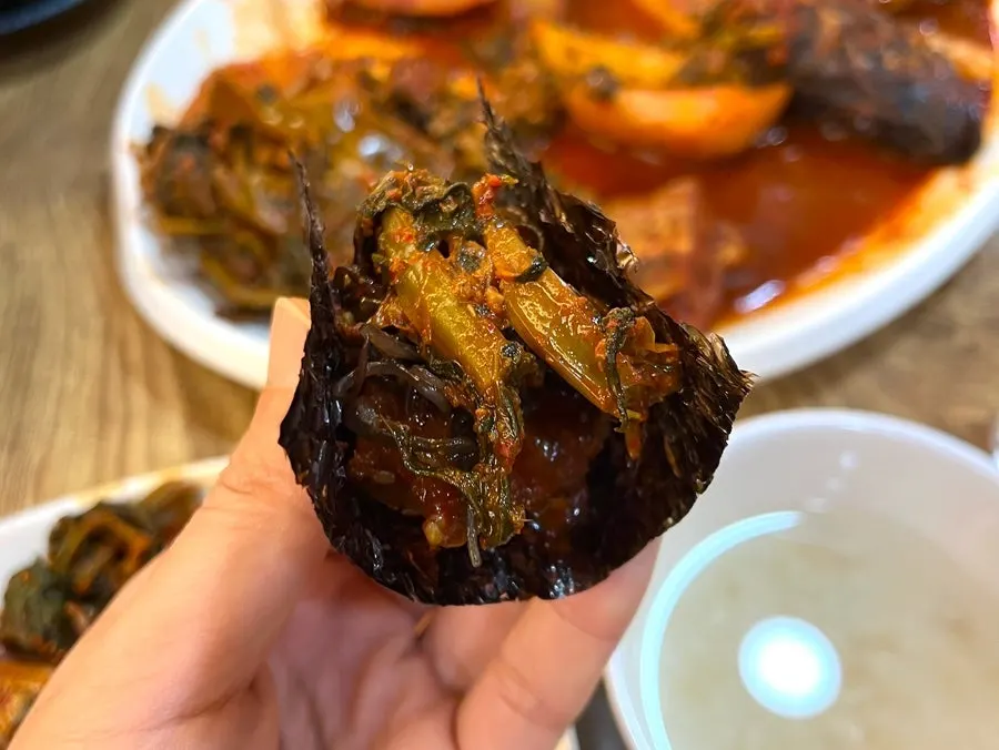 Dried laver wrap with hijiki and pollock