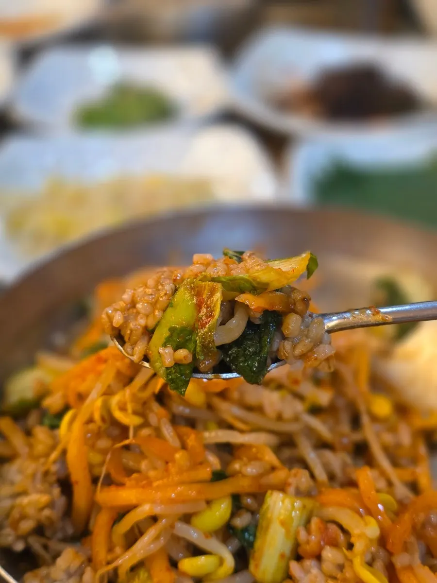 참기름 두른 보리 비빔밥