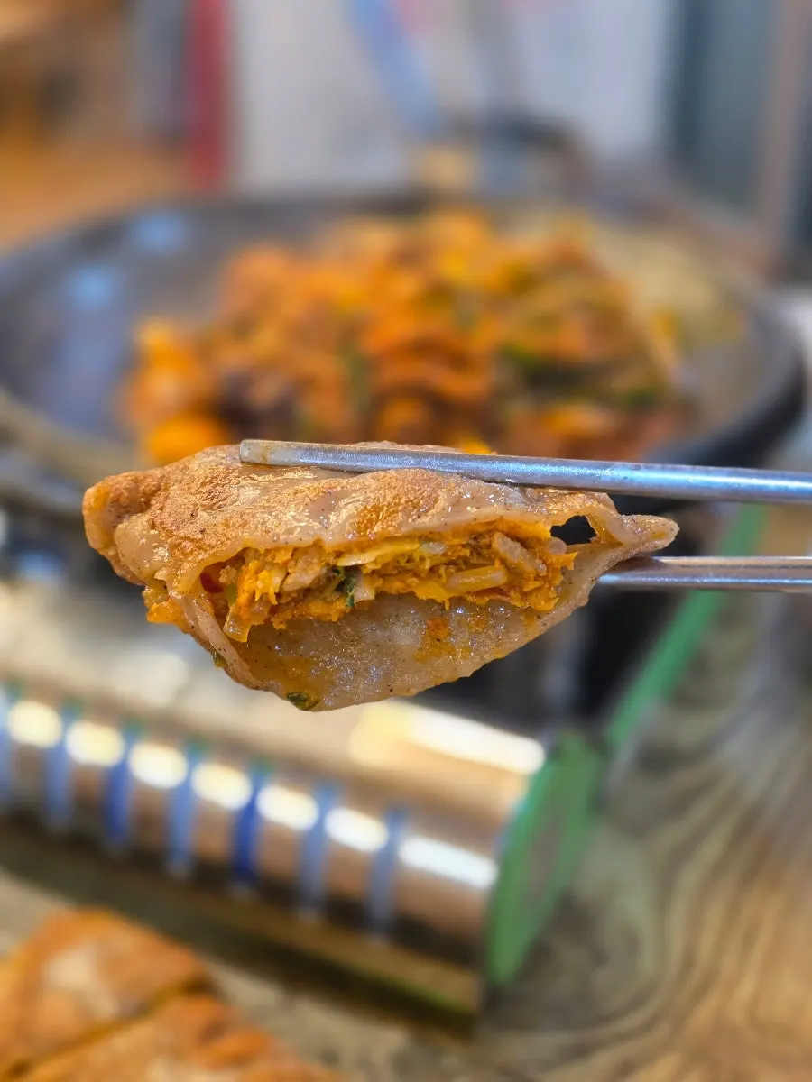 속이 꽉 찬 메밀전병 단면