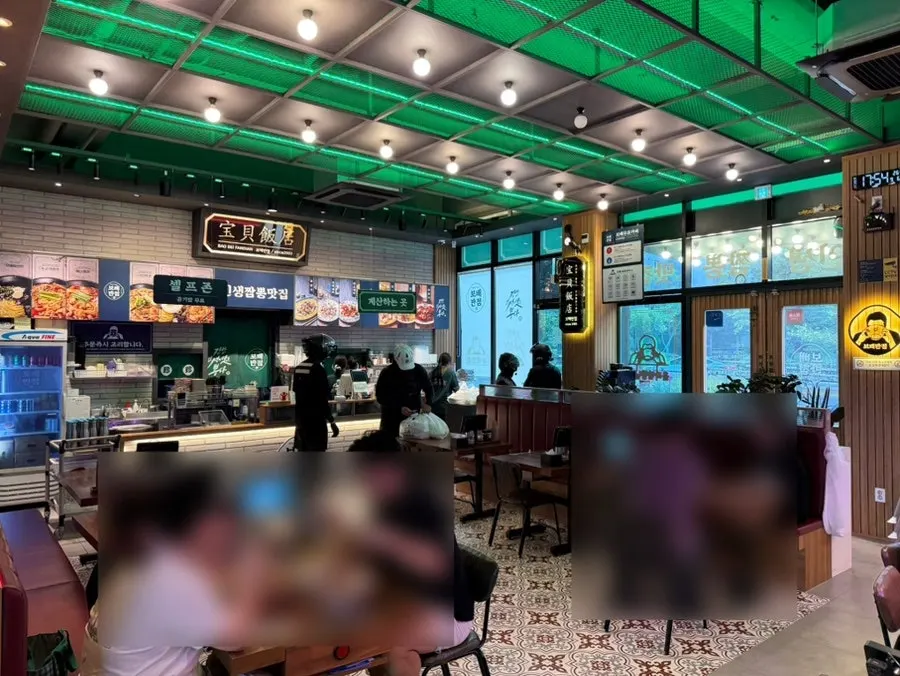 Diners and delivery orders at Bobae Banjeom Bongdam Branch