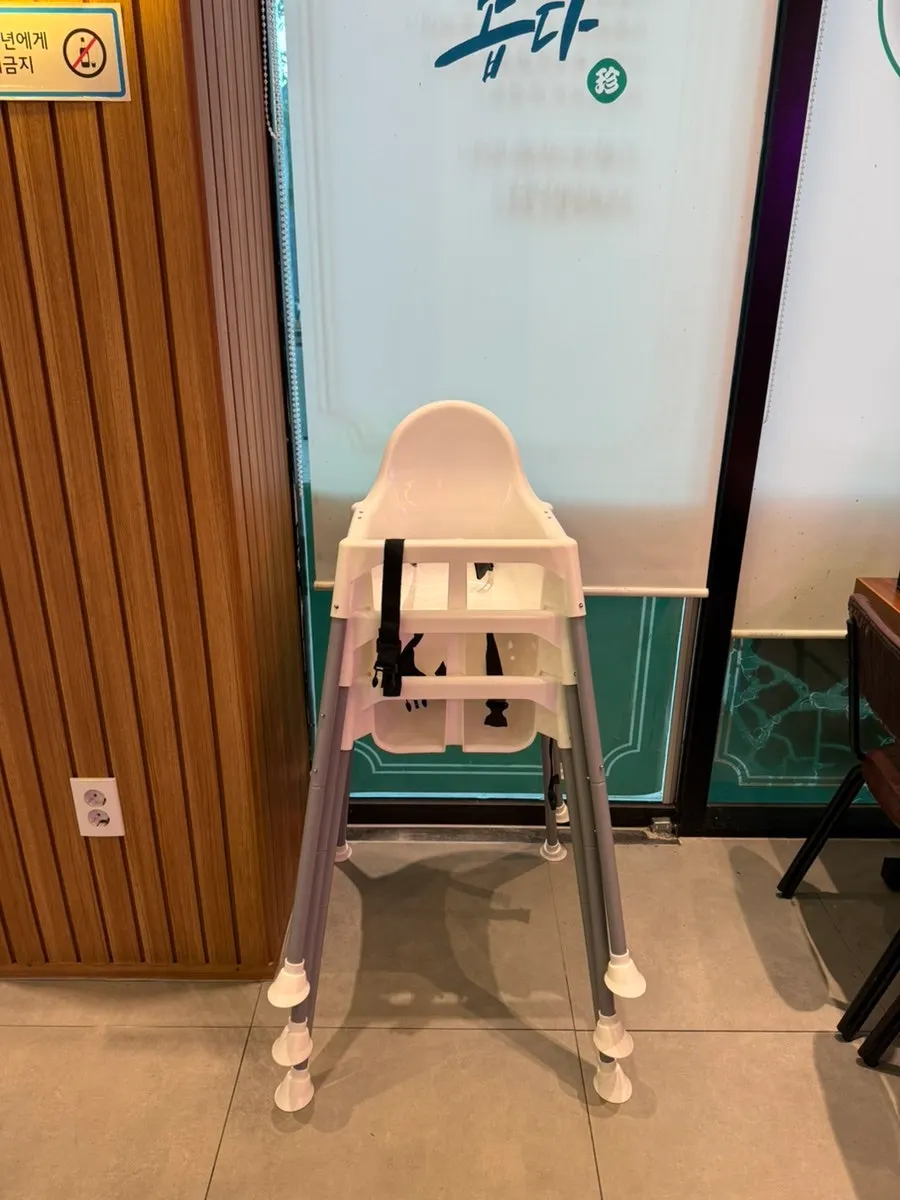 High chair at Bobae Banjeom Bongdam Branch