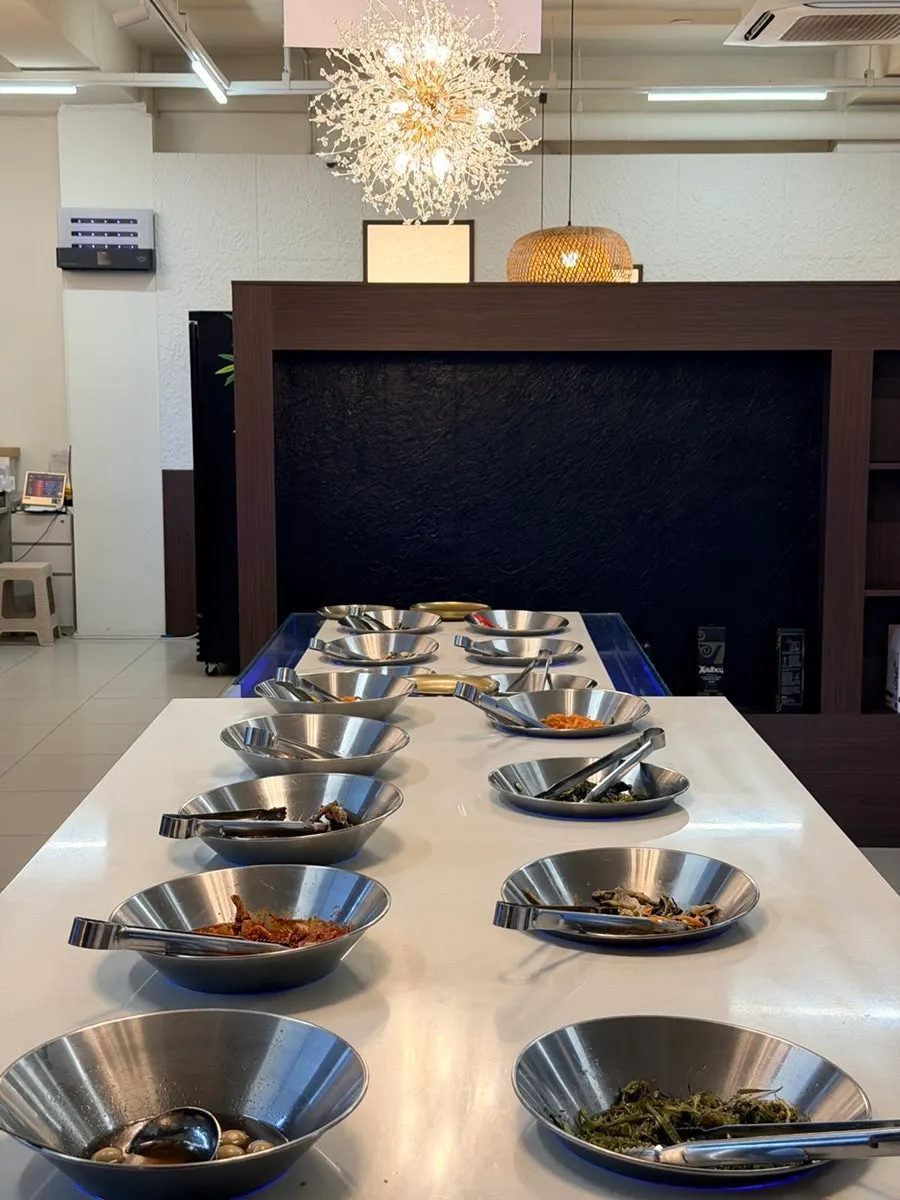 Self bar with side dishes for children