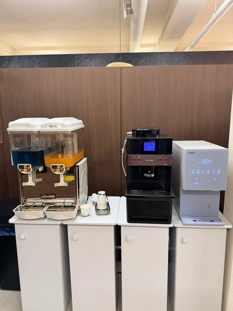 After-meal drinks and coffee area