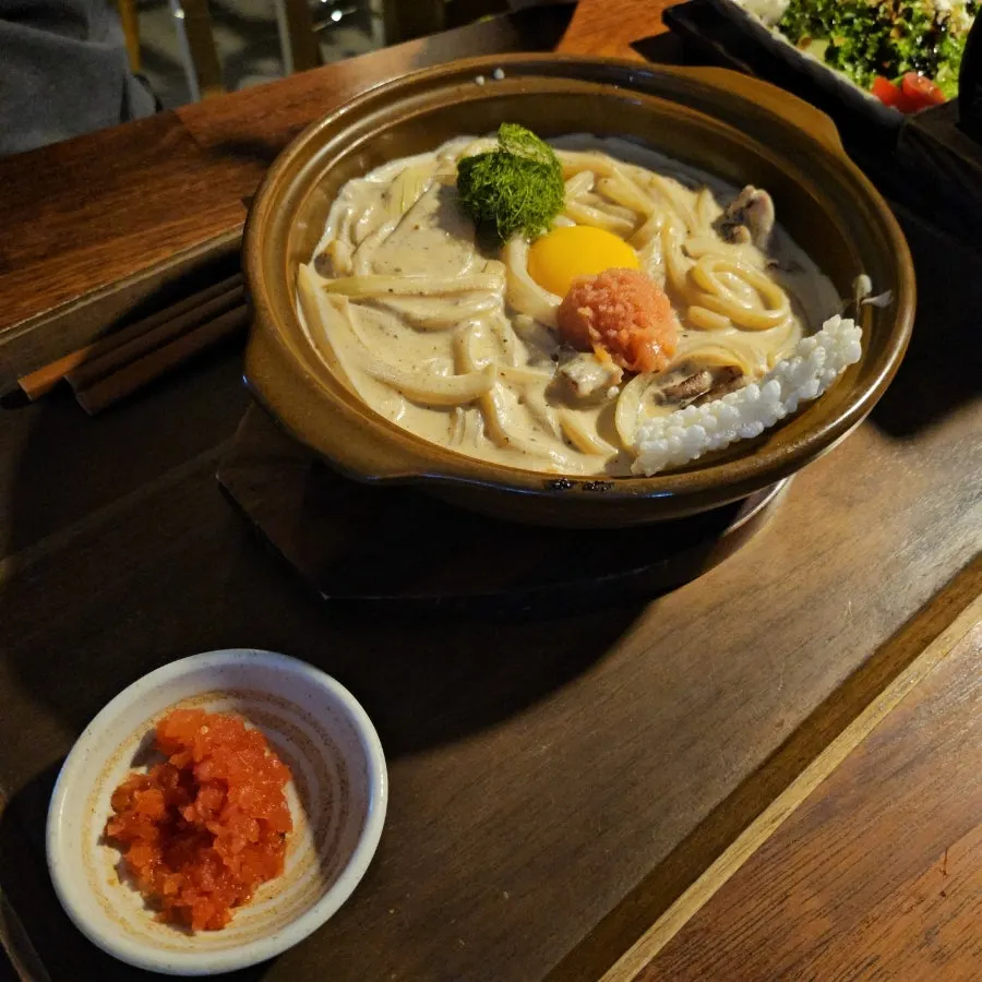 Freshly prepared sake-don with thick salmon slices
