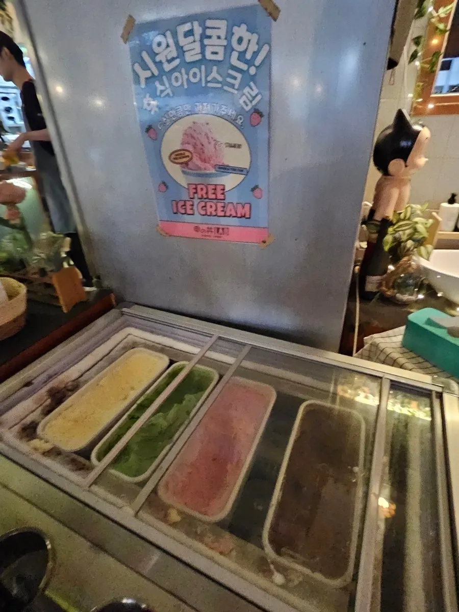 Fatty tuna and salmon set meal