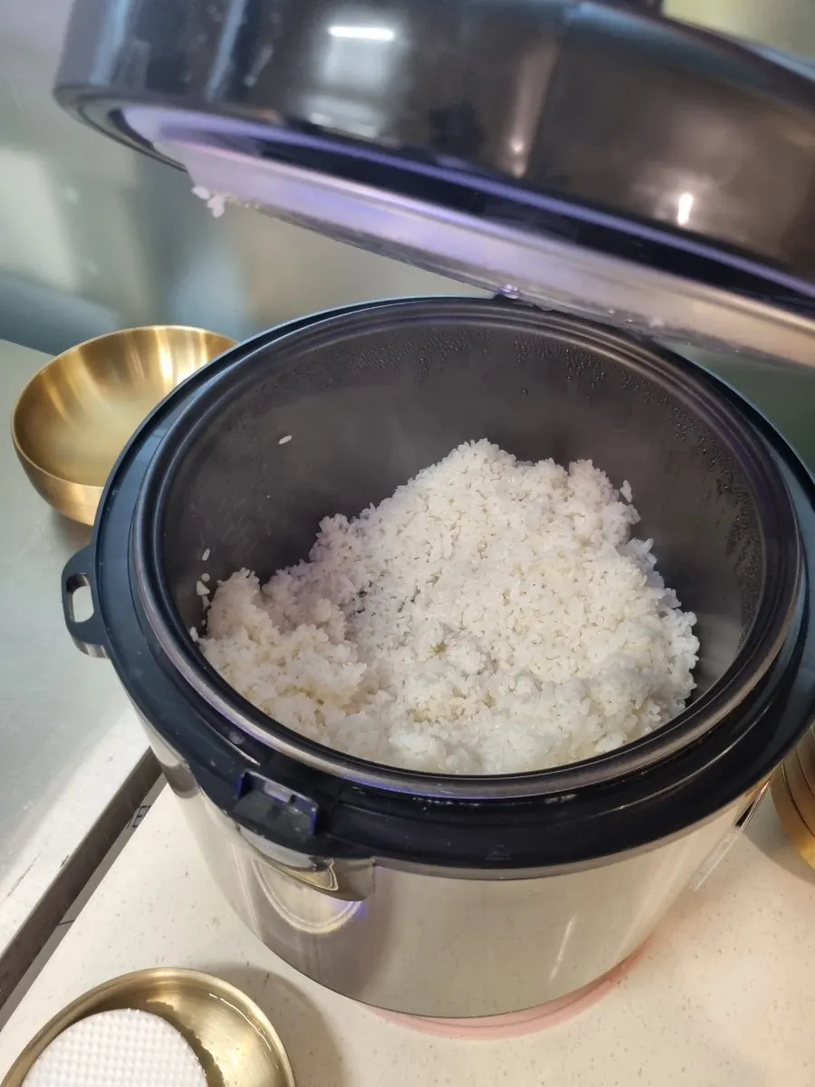 취향대로 담을 수 있는 셀프바 반찬