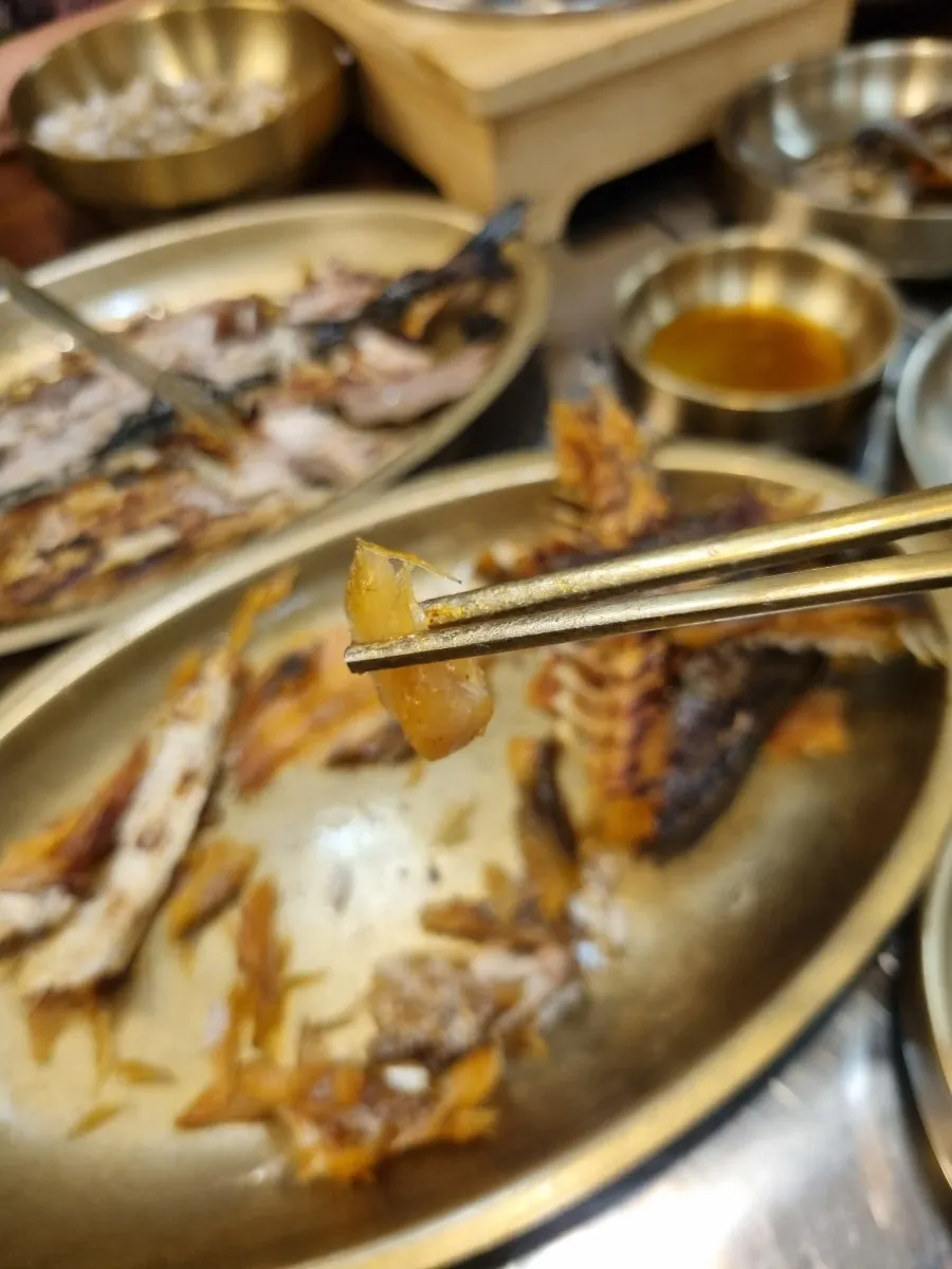 살을 발라 놓은 화덕 보리굴비