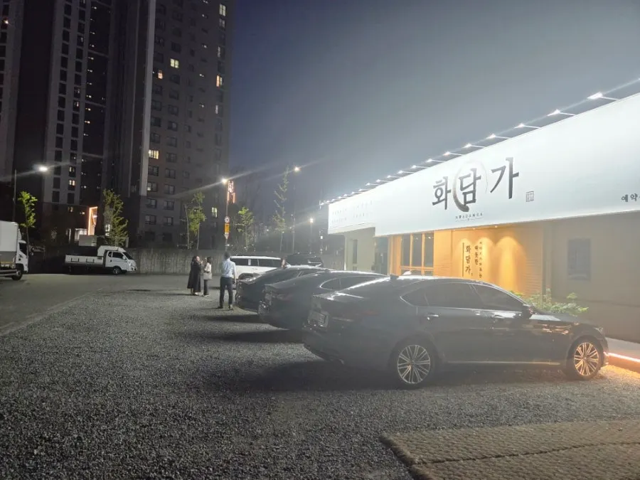 Dedicated parking lot at Hwadamga Main Branch
