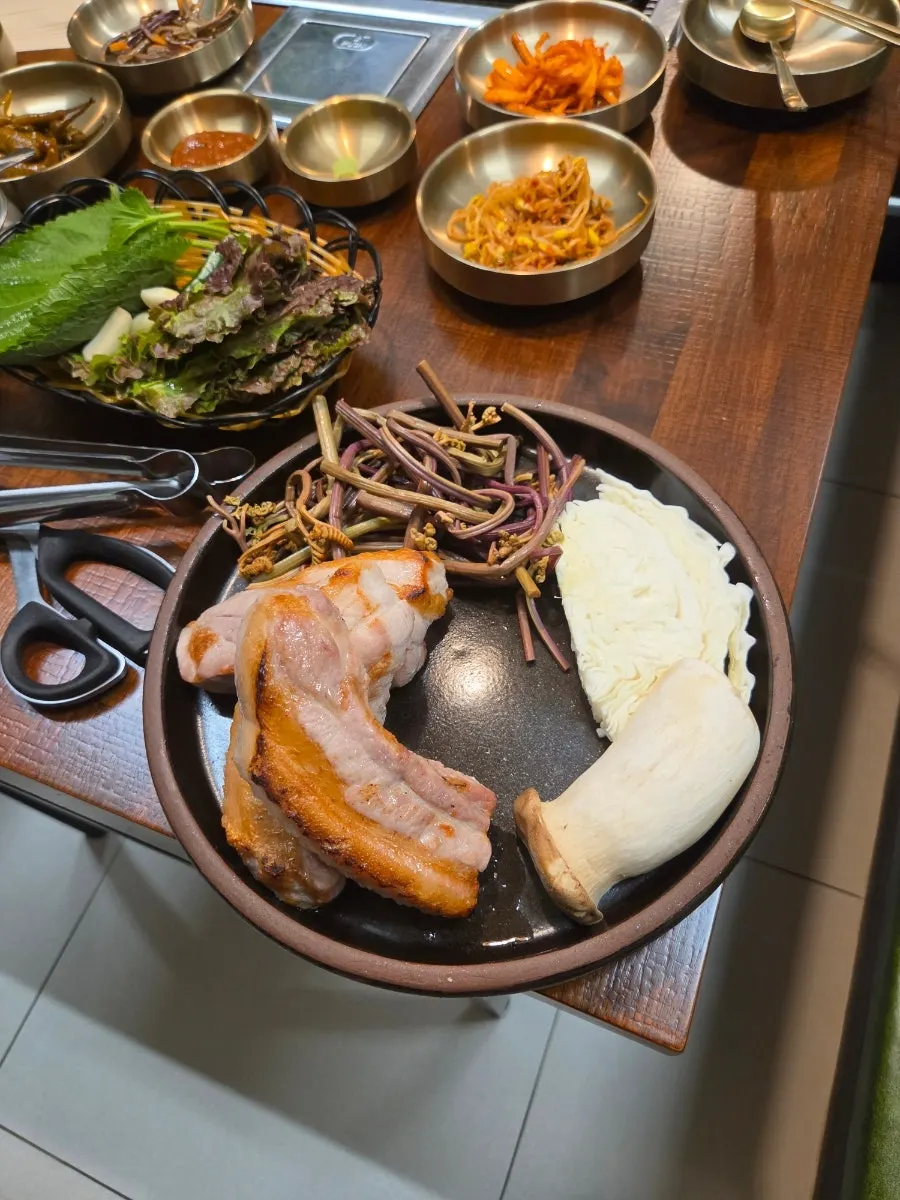 Par-grilled meat and ingredients for grilling