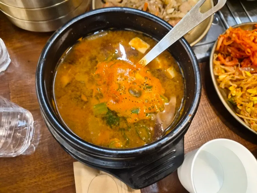 牛肉海帶湯與大醬湯