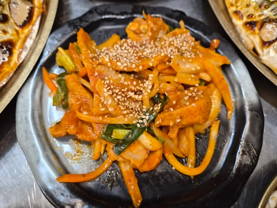 炭火烤鯖魚與辣炒豬肉