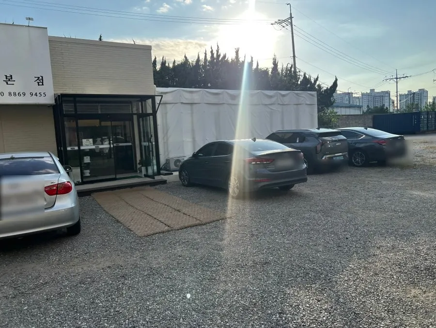 Exterior of the Hwadamga restaurant
