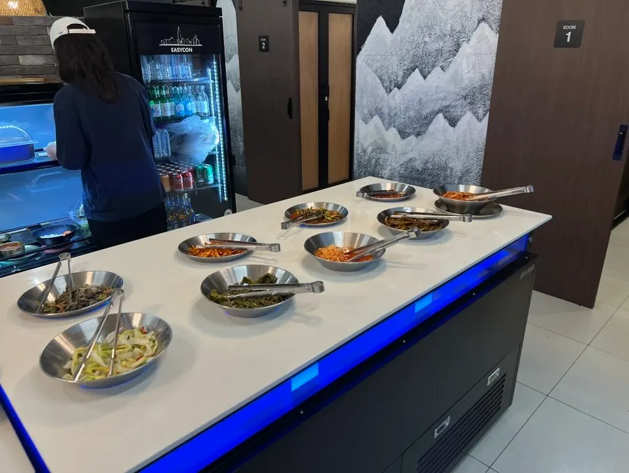 Table seating at Hwadamga