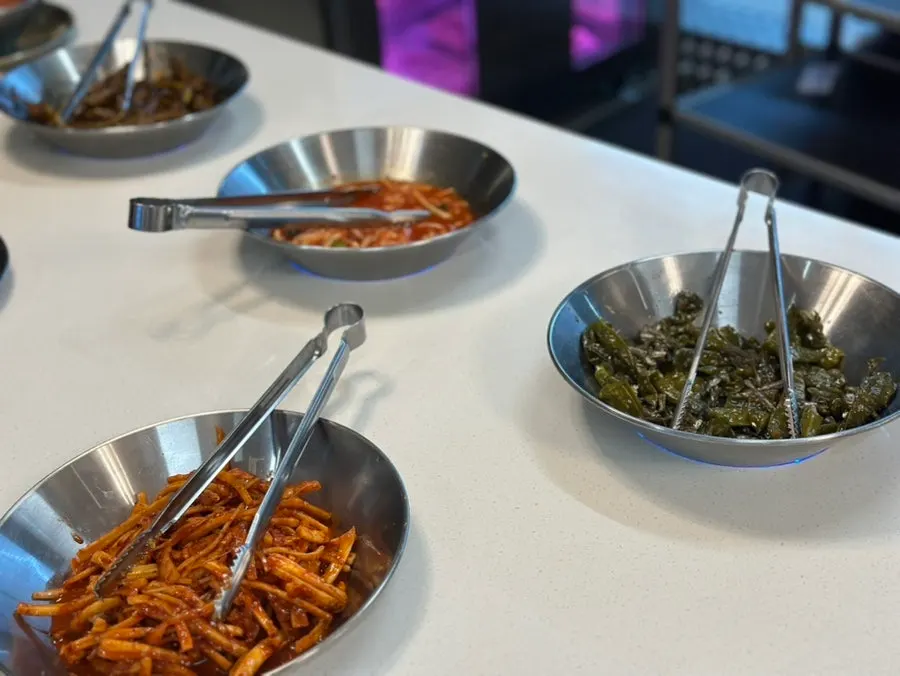 Self-serve side dish corner