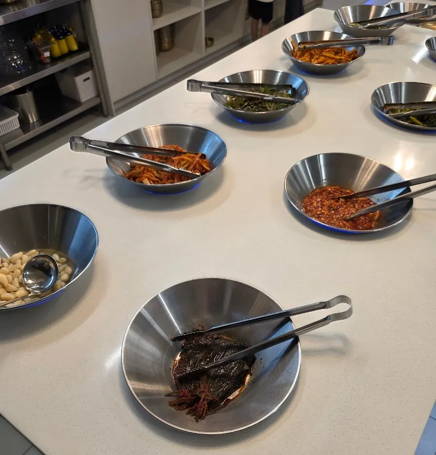 Side dish self-serve bar display at Hwadamga