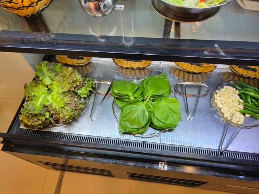 Self-serve bar veggies for mixing into barley rice