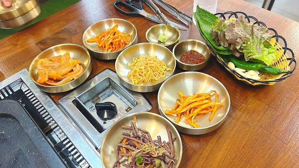 Hwadamga's menu shown on the table tablet
