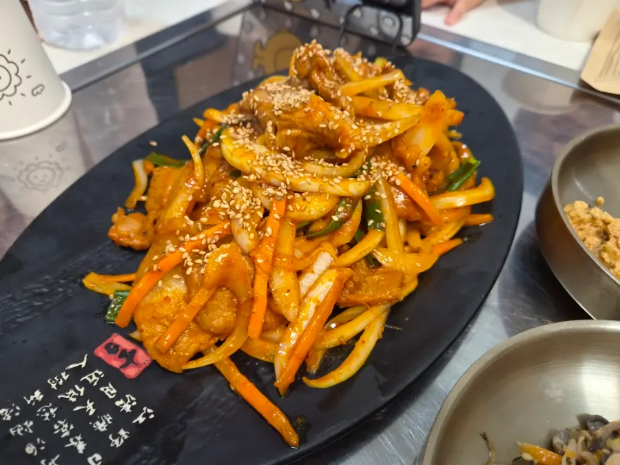 Charcoal-fired stir-fried pork served with vegetables
