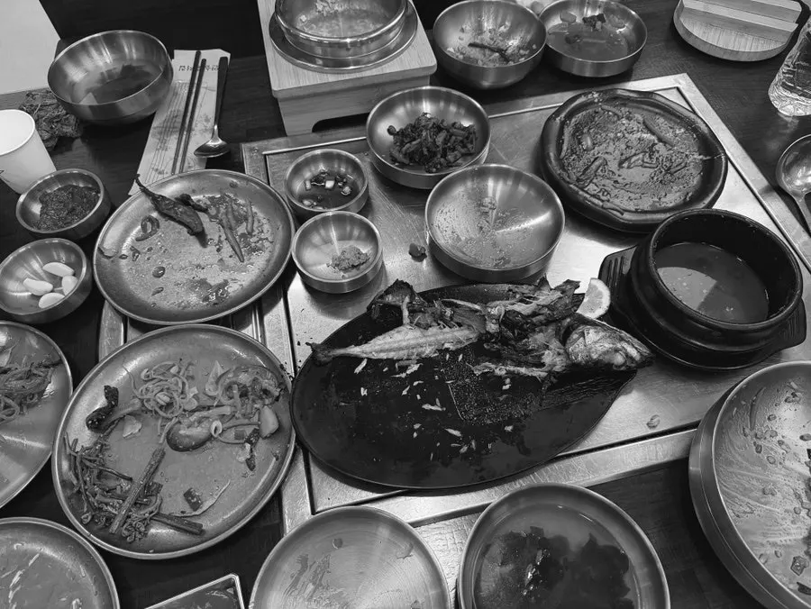 The couple's emptied Hwadamga set menu spread