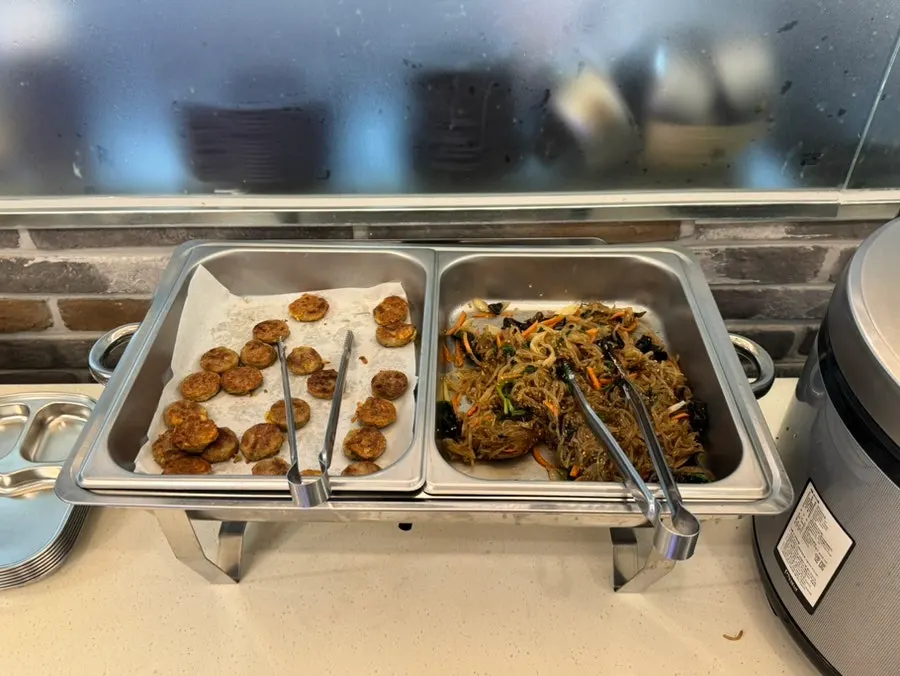 Hwadamga's pick-your-own side dish corner