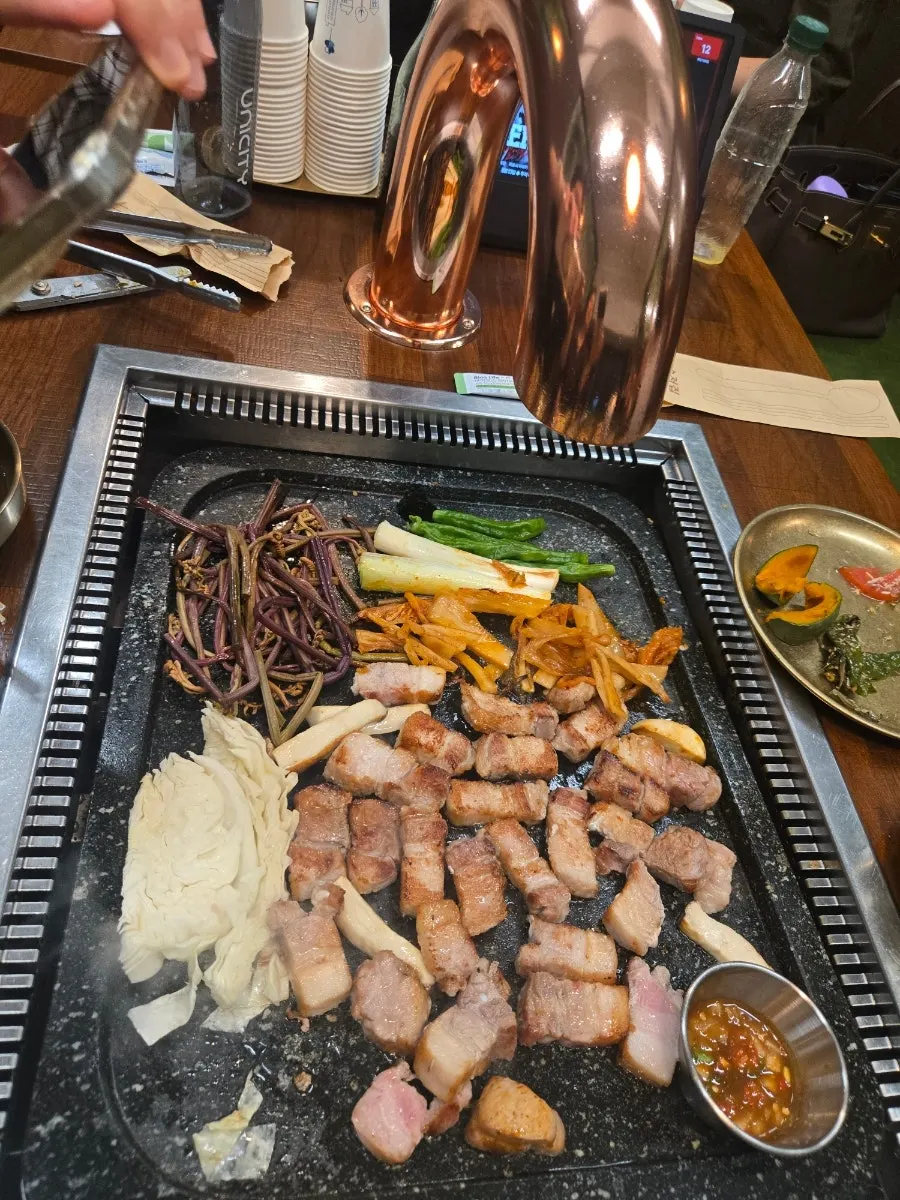 Grilled vegetables served with pork belly