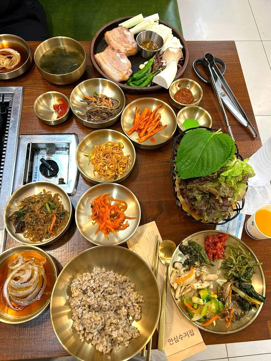 한방전통수육 정식 한상차림