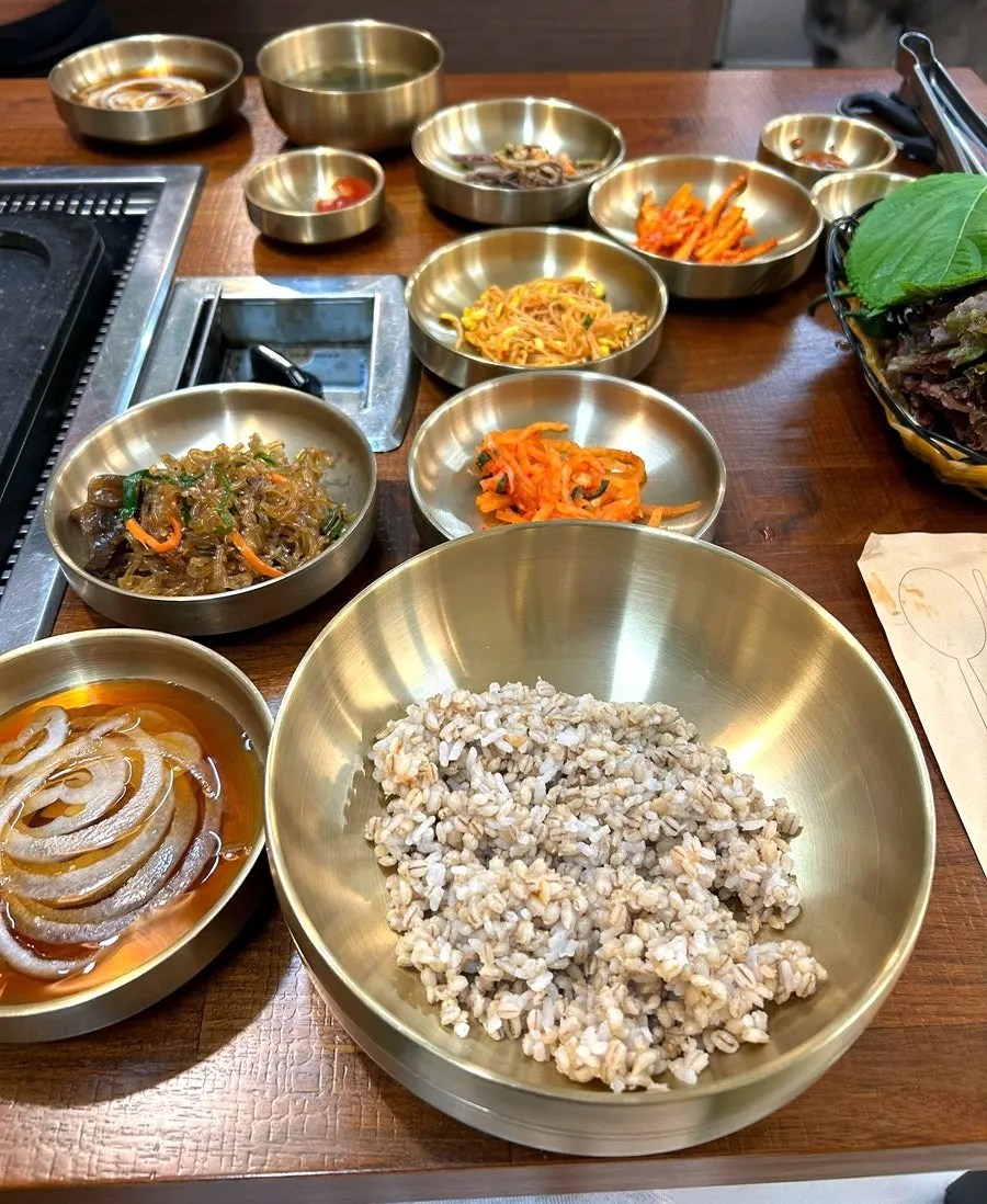 한방수육과 보리밥 된장찌개