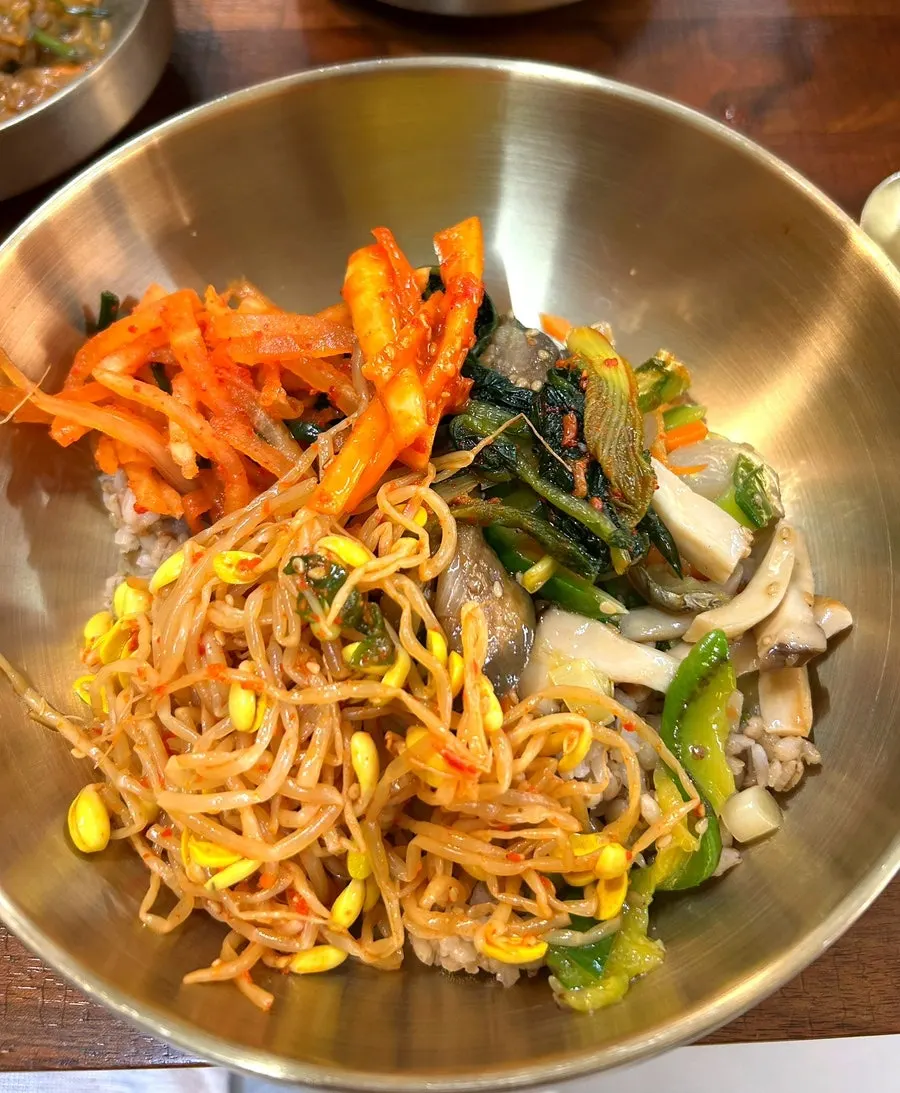 한방수육 보리밥 식사
