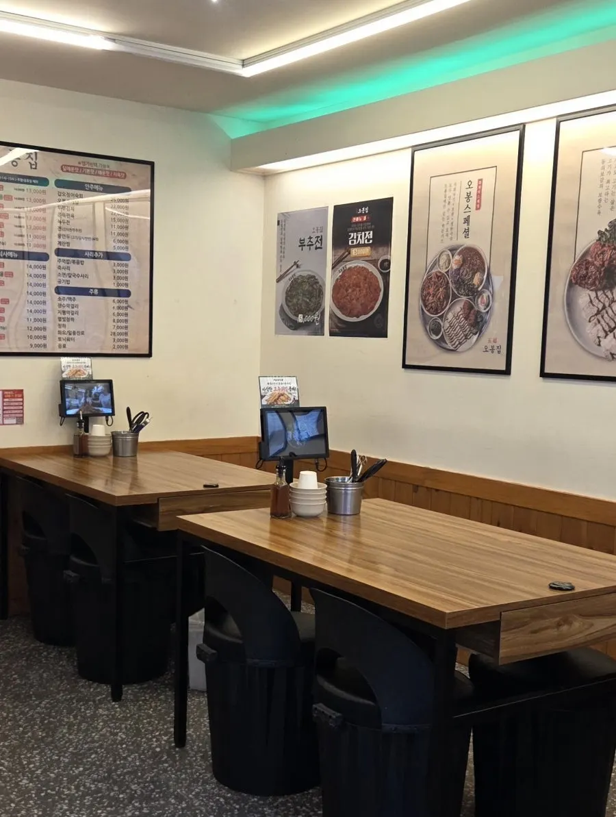 Restaurant seating for up to 75 people