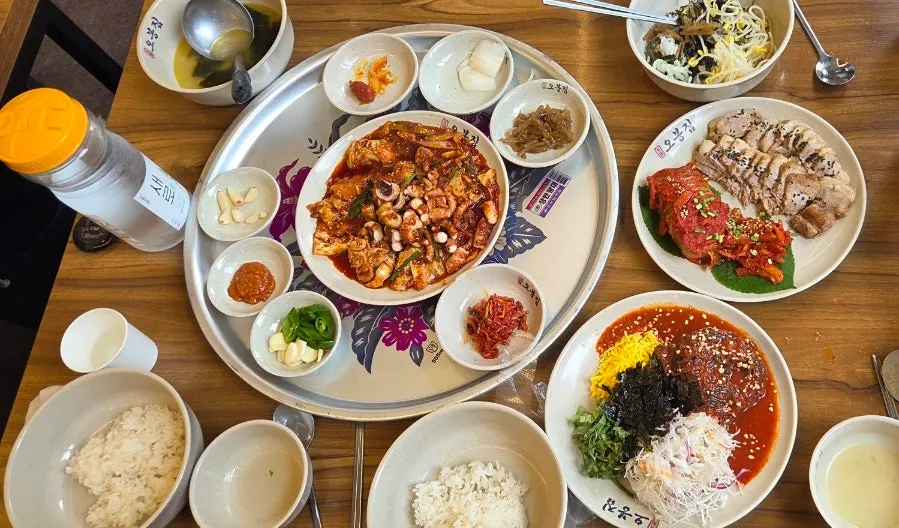 Full table spread of the nakji obong special