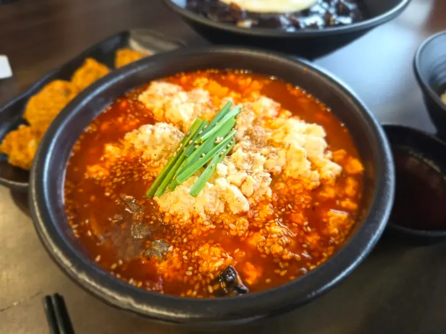 칼칼한 국물의 초당순두부짬뽕
