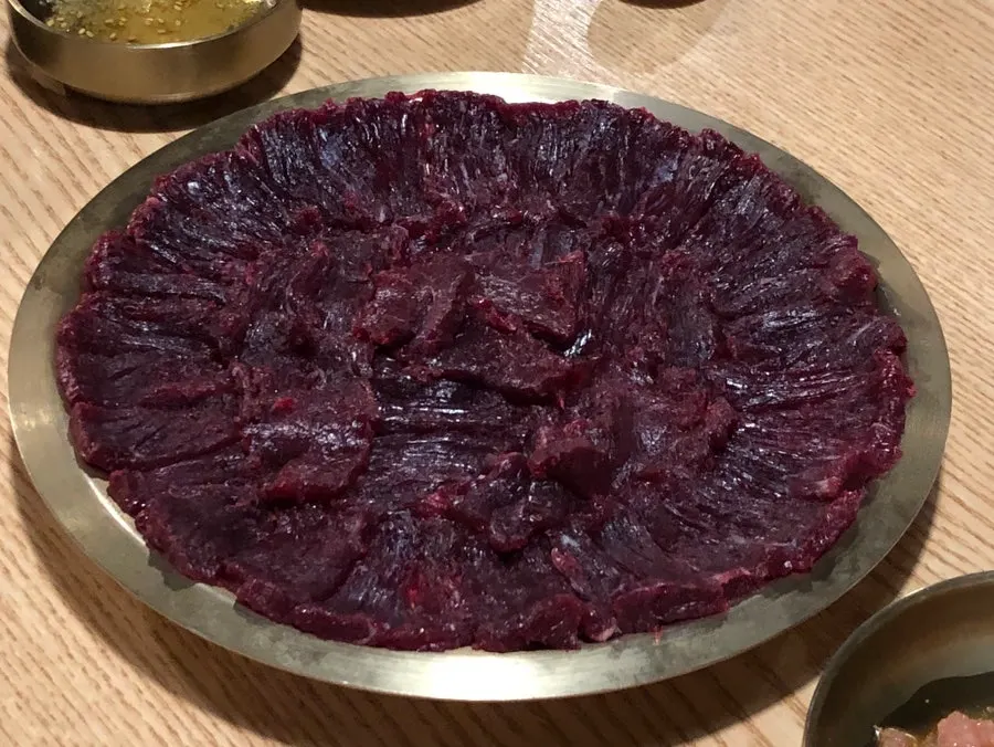 Same-day butchered hanwoo rump raw beef