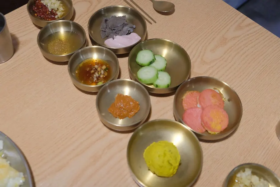Basic side dishes of cheonyeop and deunggol