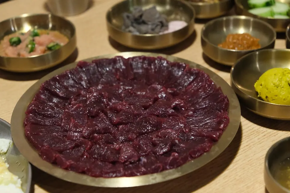 Sesame oil dip and special seasoned sauce