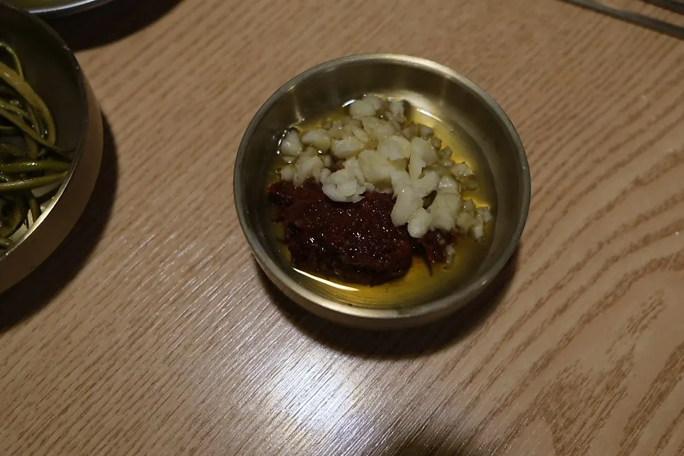 Flipping the mungtigi plate to check freshness