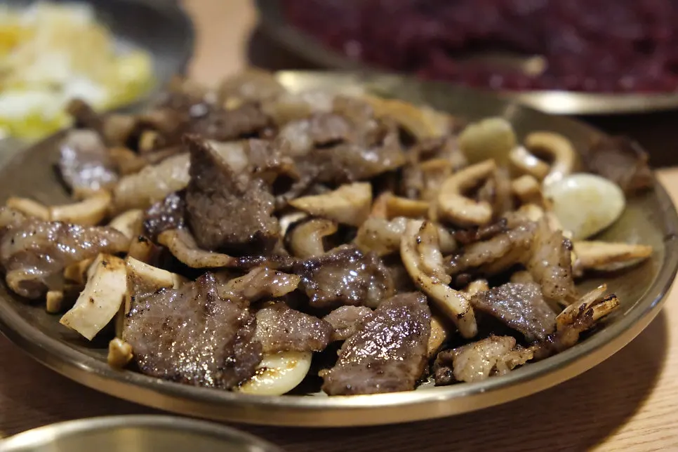 A full table spread at Bonghwa Saenggogi