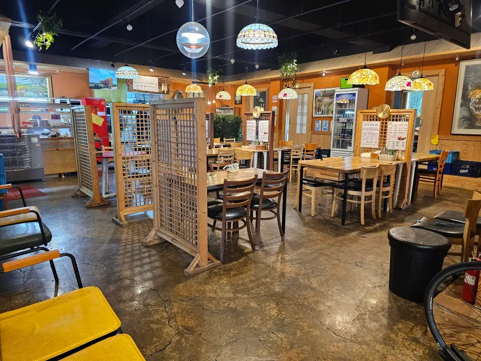 Spacious interior of the Bonghwa Saenggogi dining hall