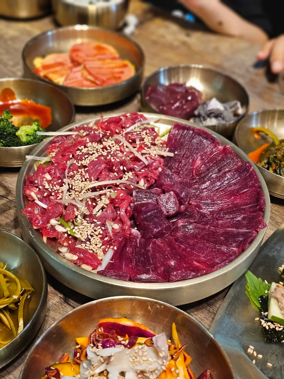 A course for two, made up of yukhoe and raw beef