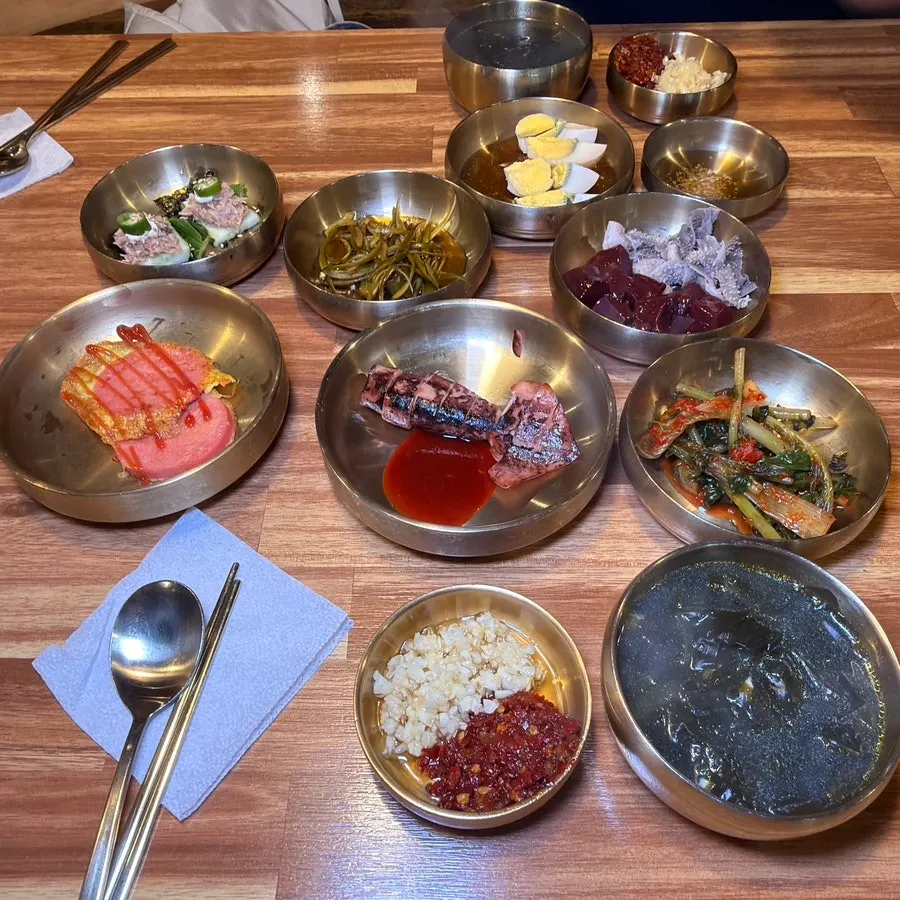먼저 세팅된 기본 찬 한상