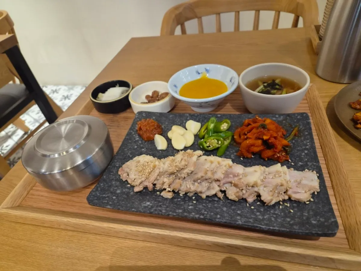 봉혜자네주방 종로타워점 돈볶음 정식 상차림