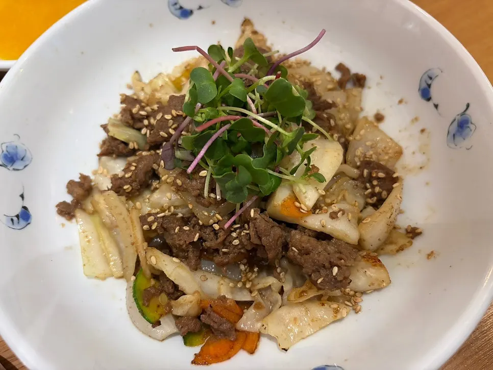 A full spread of the grilled bulgogi set with charcoal aroma
