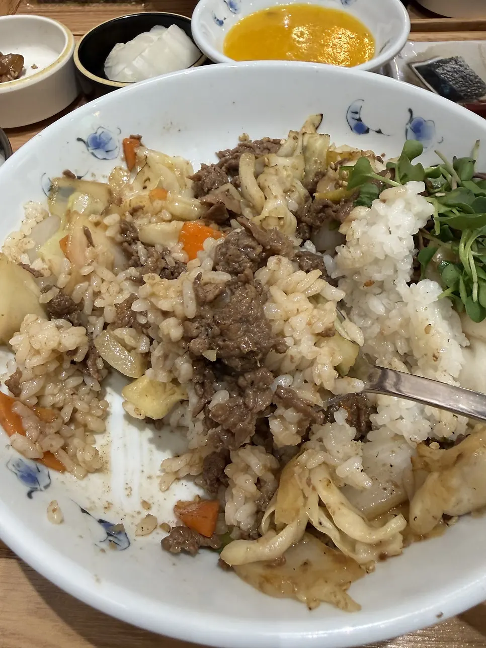 A bowl of pumpkin porridge included in the set