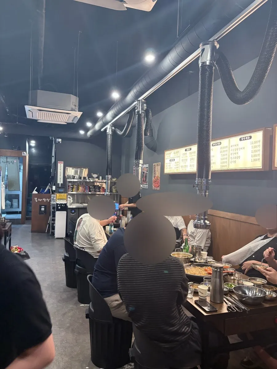 Tables inside Bongja Makchang Daegu Jongno Branch
