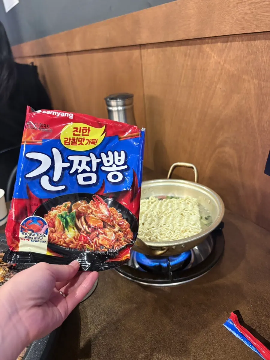 Ganjjamppong ramen cooked for dessert