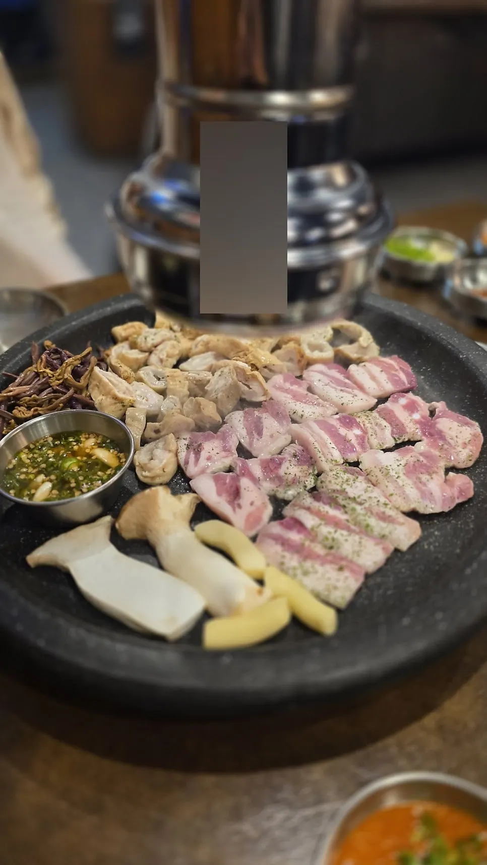 Bongja mixed meat platter with raw makchang and pork belly