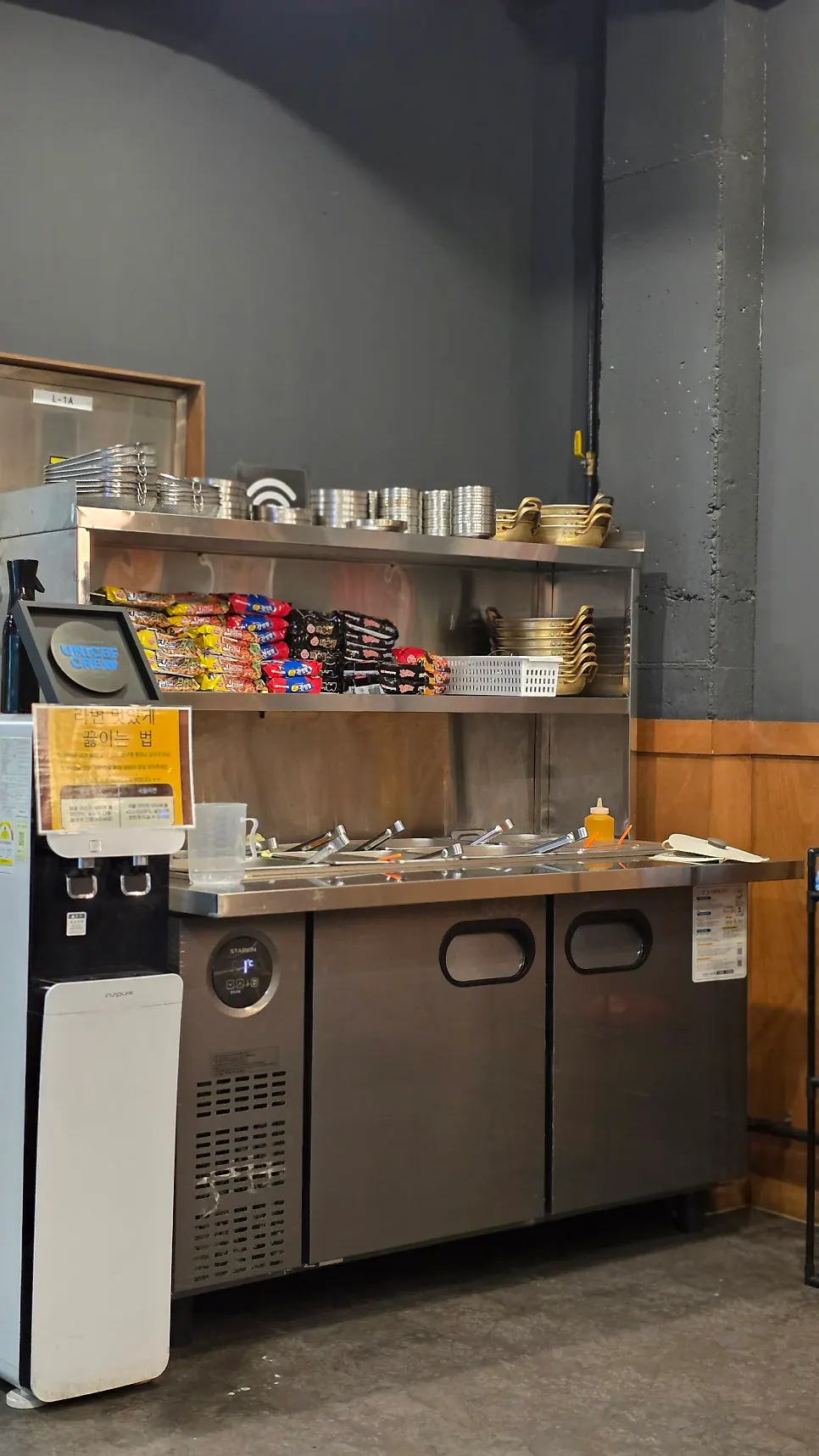Self-serve bar at Bongja Makchang