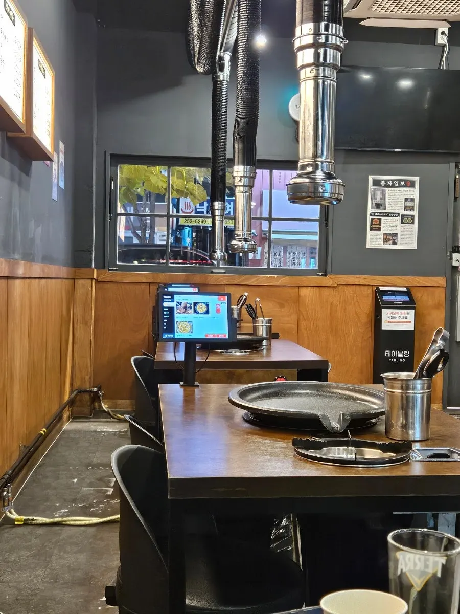 Interior of Bongja Makchang Jongno Branch