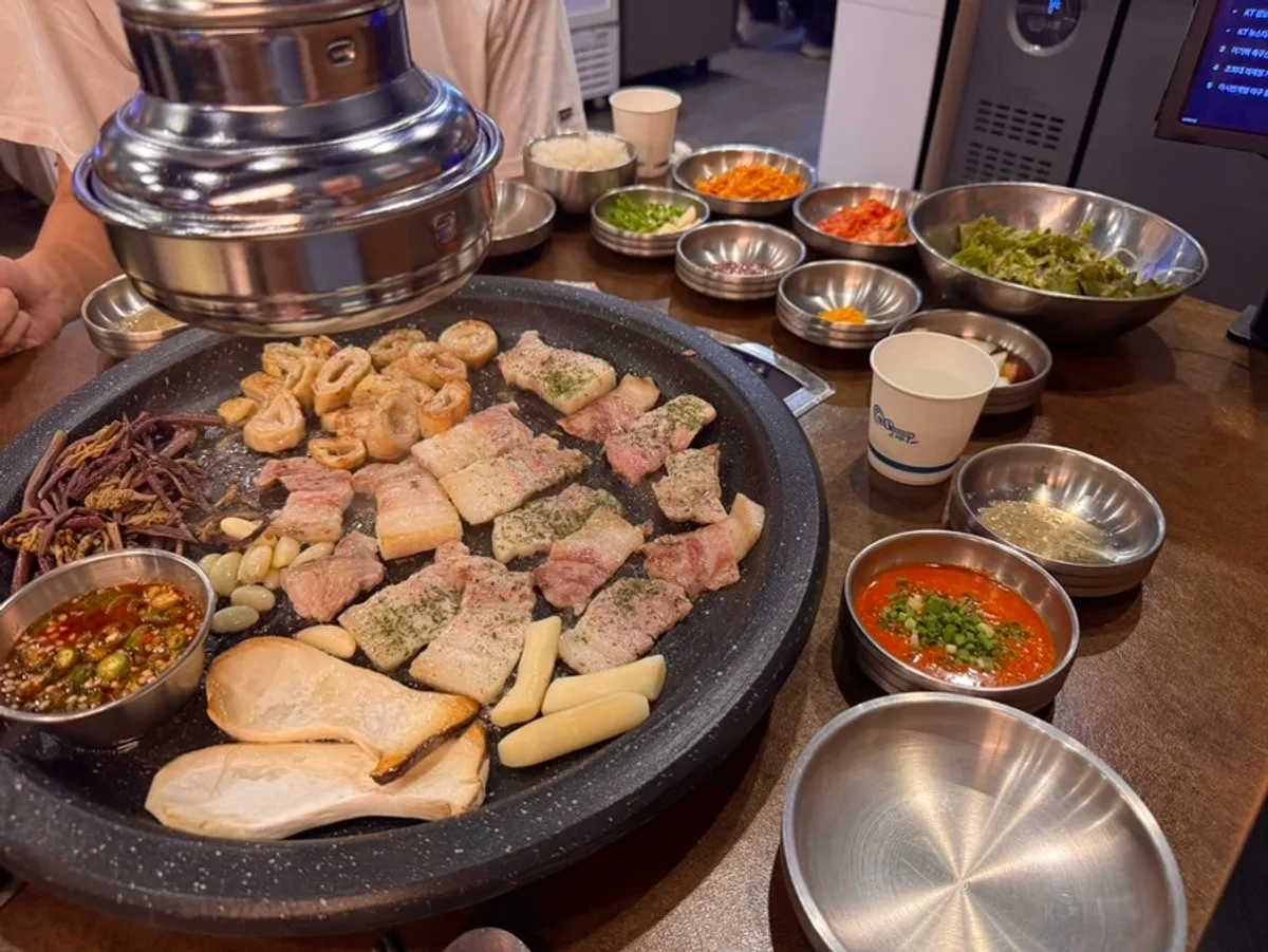 Fresh makchang and fresh pork belly sizzling on the grill