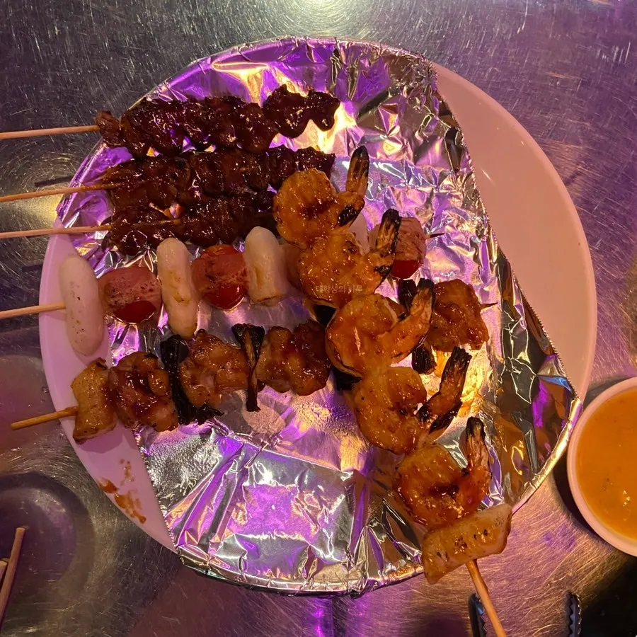 Special chicken skewer with grilled scallions
